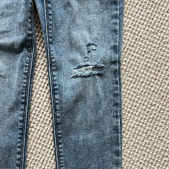 Girls High-Rise Distressed Ankle Jeggings with Washwell - Medium Wash (size 10) - Picture 2 of 9